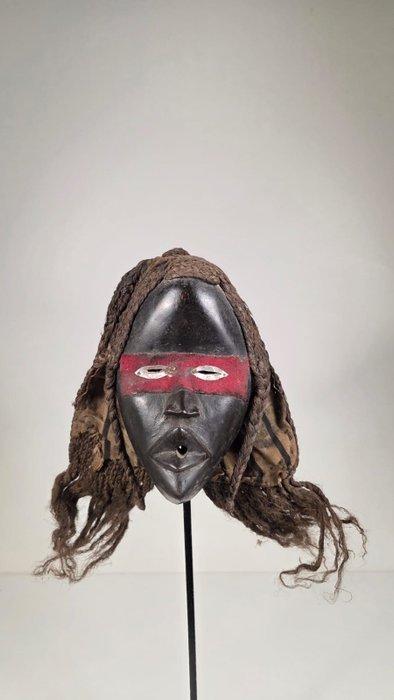 Houten masker en raphia - Dan - Ivoorkust (Zonder, Antiek en Kunst, Kunst | Niet-Westerse kunst
