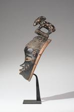Een houten masker - Guro - Ivoorkust (Zonder Minimumprijs)