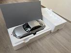 Original BMW 3er Limousine in OVP von BMW - Maßstab 1:18 -, Hobby en Vrije tijd, Nieuw