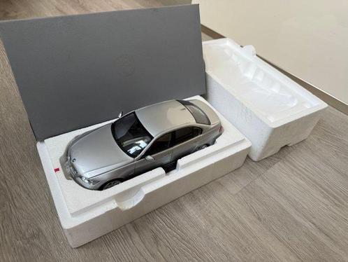 Original BMW 3er Limousine in OVP von BMW - Maßstab 1:18 -, Hobby en Vrije tijd, Modelauto's | 1:5 tot 1:12