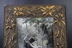 Cadre- Cadre floral Art Nouveau avec broderie en soie. -, Antiek en Kunst