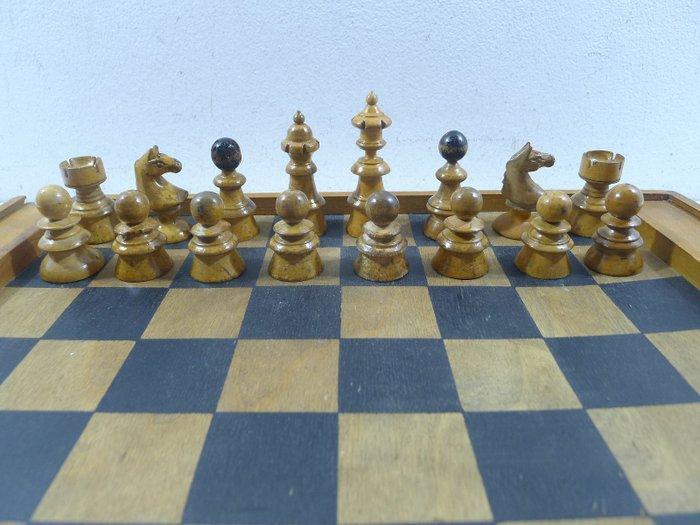 Antique Austrian Coffehouse jeu déchecs 1890 echiquier, Antiquités & Art, Curiosités & Brocante