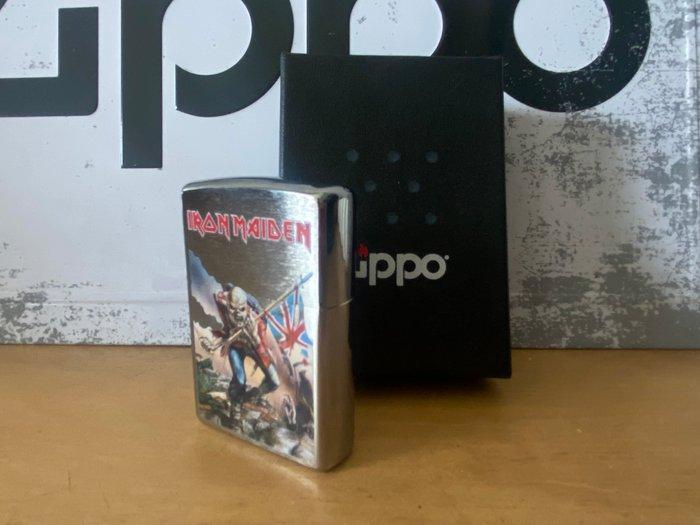Zippo - IRON MAIDEN - Sans Prix de Réserve - Briquet - Acier, Verzamelen, Rookartikelen, Aanstekers en Luciferdoosjes