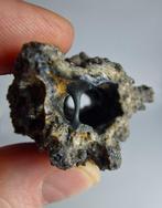Fulgurite. Formé lorsque la foudre frappe un terrain