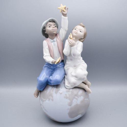 Lladró - Figure - Un mundo de amor - Unicef #6353 -, Antiek en Kunst, Antiek | Glaswerk en Kristal