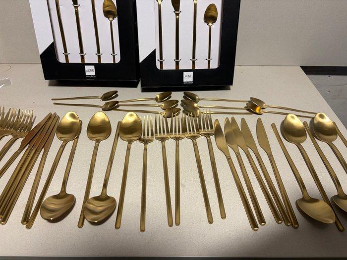 J-Line - Bestekset (48) - Set bestek met satijngoud, Antiquités & Art, Antiquités | Meubles | Tables