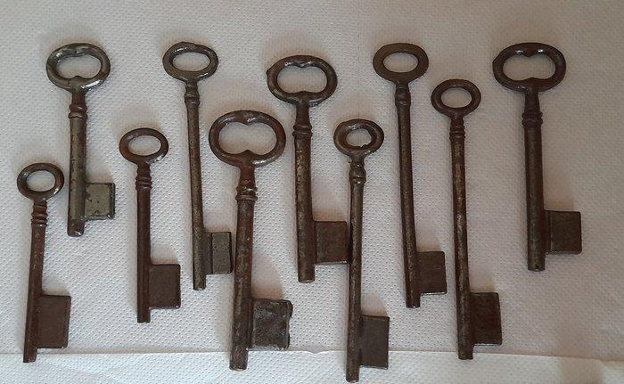 Themacollectie - Sleutels en nagels in smeedijzer, Antiquités & Art, Antiquités | Jouets