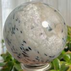 Groene toermalijn Fijne grote groene toermalijn bol -, Verzamelen, Mineralen en Fossielen