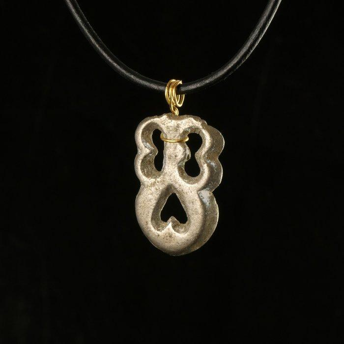 Viking periode Zilver Opengewerkte Fafnir amulet (Zonder, Antiek en Kunst, Antiek | Overige Antiek