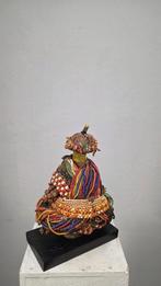 Houten pop en kralen - Namji - Kameroen (Zonder