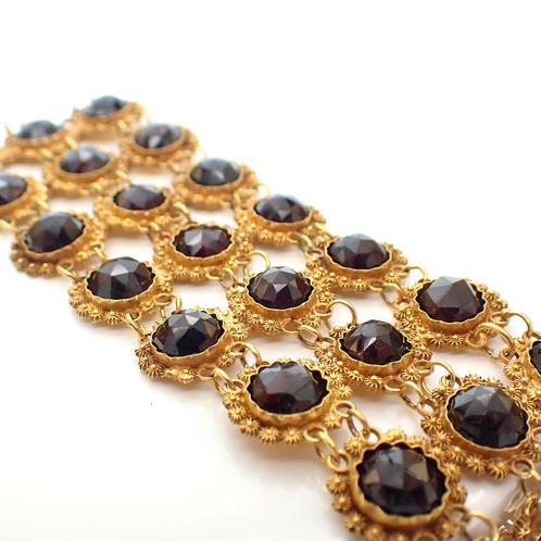 Antieke gouden brede armband met granaat | 18 cm (vintage), Handtassen en Accessoires, Armbanden, Overige kleuren, Gebruikt, Met edelsteen