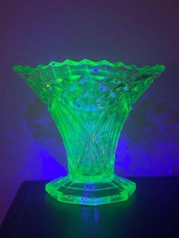 Vase - Vase en verre uranium Art déco enchanteur – Verre de