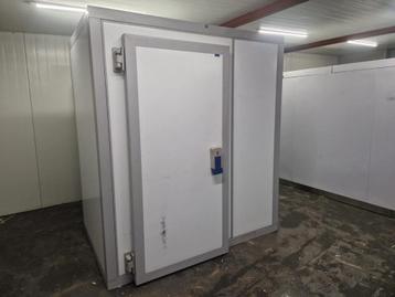 Koelcel 196 x 136 x 220 cm stekker klaar beschikbaar voor biedingen