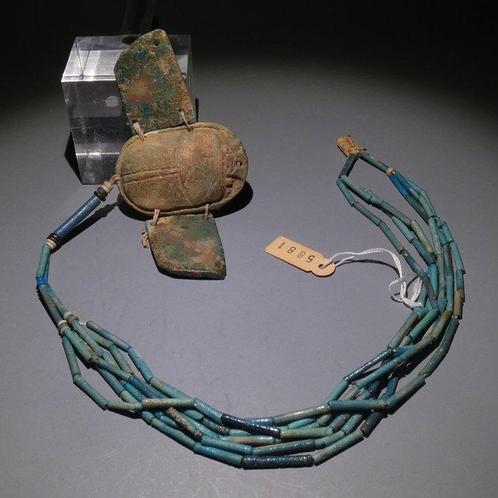 Égypte ancienne Faience Collier avec scarabée ailé. 43 cm de, Verzamelen, Mineralen en Fossielen