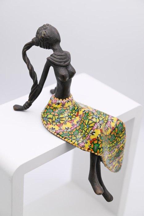 Yannick Le Bloas (1972) - Femme assise à la robe jaune, Antiek en Kunst, Kunst | Schilderijen | Modern