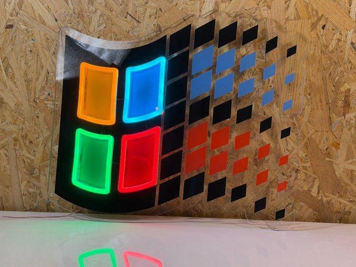 Windows 95 - Neonlichtbord - plexiglas, Antiek en Kunst, Antiek | Wandborden en Tegels
