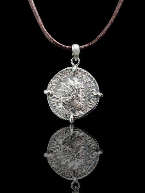 Oud-Romeins, Keizerrijk Zilver Munthanger - Gallisch Keizer., Handtassen en Accessoires, Antieke sieraden