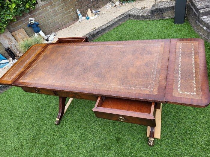 Salontafel - Oortafel - Walnoot - Engelse walnoten salontaf, Antiek en Kunst, Curiosa en Brocante