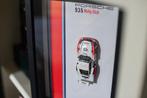 Voiture encadrée - Porsche - 935 Moby Dick, Hobby en Vrije tijd, Modelauto's | 1:5 tot 1:12, Nieuw
