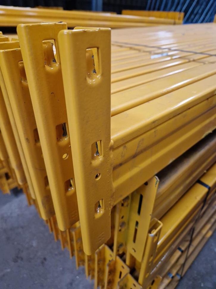 Armes ligger 2700x100x40mm 2100kg Geel gebruikt, Articles professionnels, Aménagement de Bureau & Magasin | Entrepôt, Rayonnage & Stockage