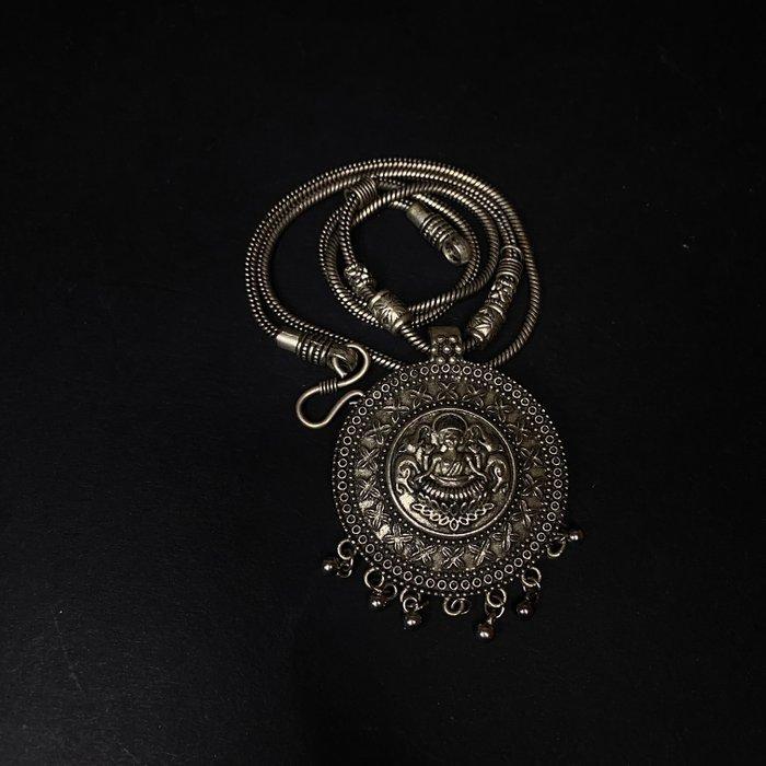 Oud-Indische ketting met Lakshmi op lotusbloem – symbolisch, Antiek en Kunst, Kunst | Niet-Westerse kunst