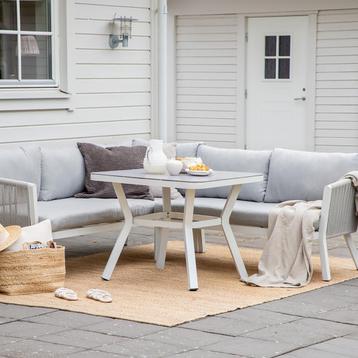 Loungeset 2 delig wit | lichtgrijze kussens beschikbaar voor biedingen