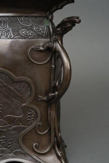 Vase intitulé « Furomon »  (La porte vers limmortalité)