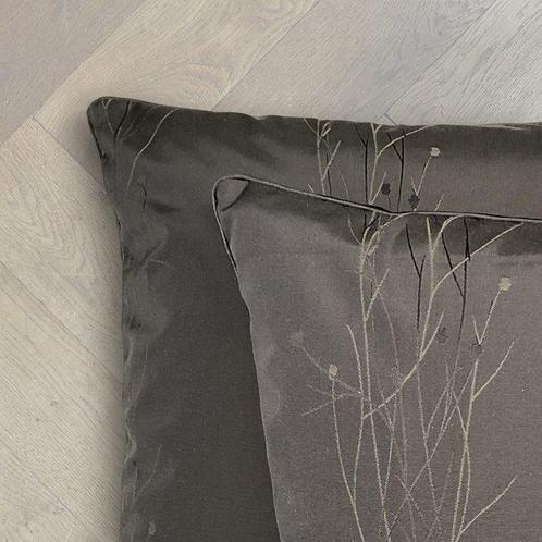Loro Piana - Set of 2 new pillows made of Loro Piana fabric, Antiek en Kunst, Antiek | Tapijten, Tafelkleden en Textiel