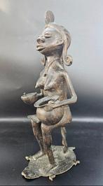 Vrouwelijk bronzen beeld Edo - Benin (Zonder Minimumprijs)