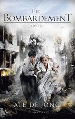 Het bombardement 9789400402140 Ate de Jong, Boeken, Verzenden, Gelezen, Ate de Jong