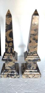 Sculpture, 2 grote marmeren Obelisken (30 cm) - 30 cm -