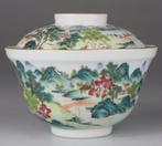 Chinees porseleinen bol met famille rose deksel - merk