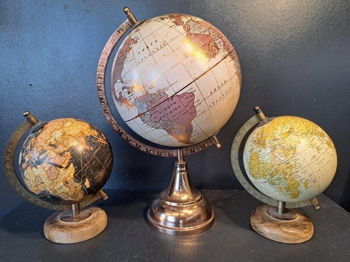 Tabletop globe - Drie decoratieve globes - 2000-2010, Antiek en Kunst, Kunst | Designobjecten
