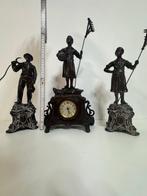 Klok en garnituur set (3) - Zinklegering, Messing -