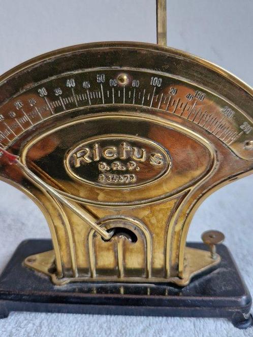 Rictus - Post/brieven weegschaal - messing, metaal, Antiek en Kunst, Kunst | Designobjecten