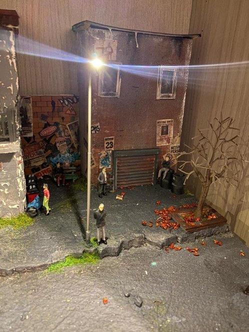 Diorama realizzato a mano in stile urban - Diorama Strada, Antiek en Kunst, Antiek | Overige Antiek