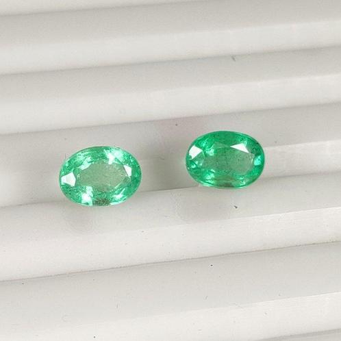 Zonder Minimumprijs - 2 pcs Groen Smaragd - 2.15 ct -, Handtassen en Accessoires, Edelstenen