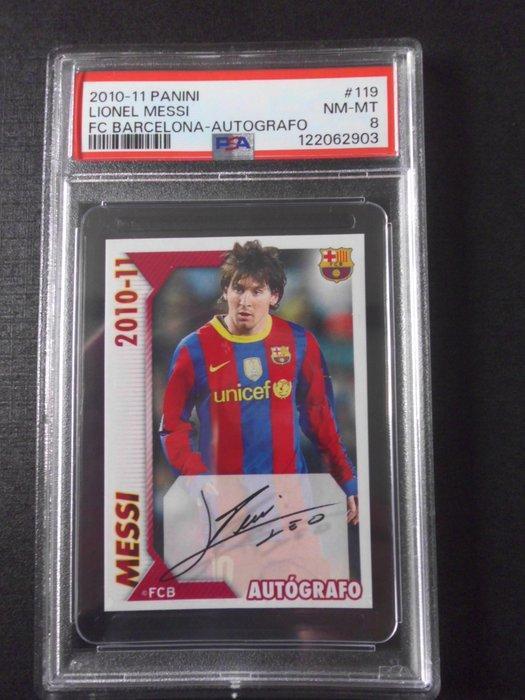 2010/11 Panini Lionel Messi #119 Gesigneerde kaart - PSA 8, Verzamelen, Stickers