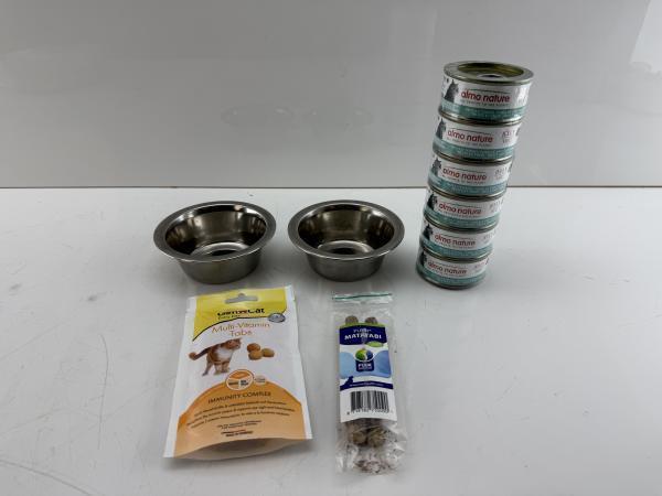 Veiling - Complete katten set – voerbakjes, snacks & natvo, Dieren en Toebehoren, Katten-accessoires