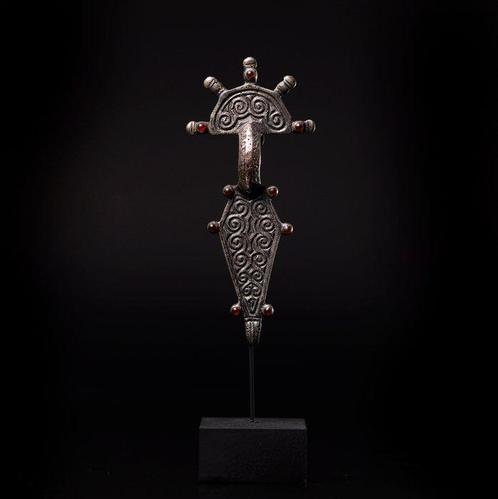 Europe Fibule mérovingienne en argent - 11 cm, Verzamelen, Mineralen en Fossielen