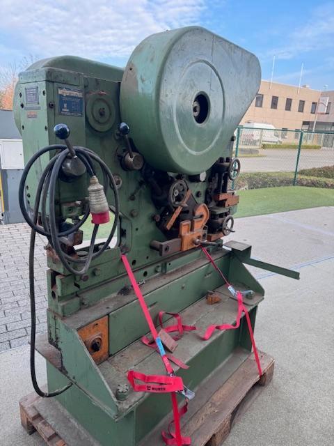 Pons- en knipmachine MUBEA, Articles professionnels, Machines & Construction | Travail du métal