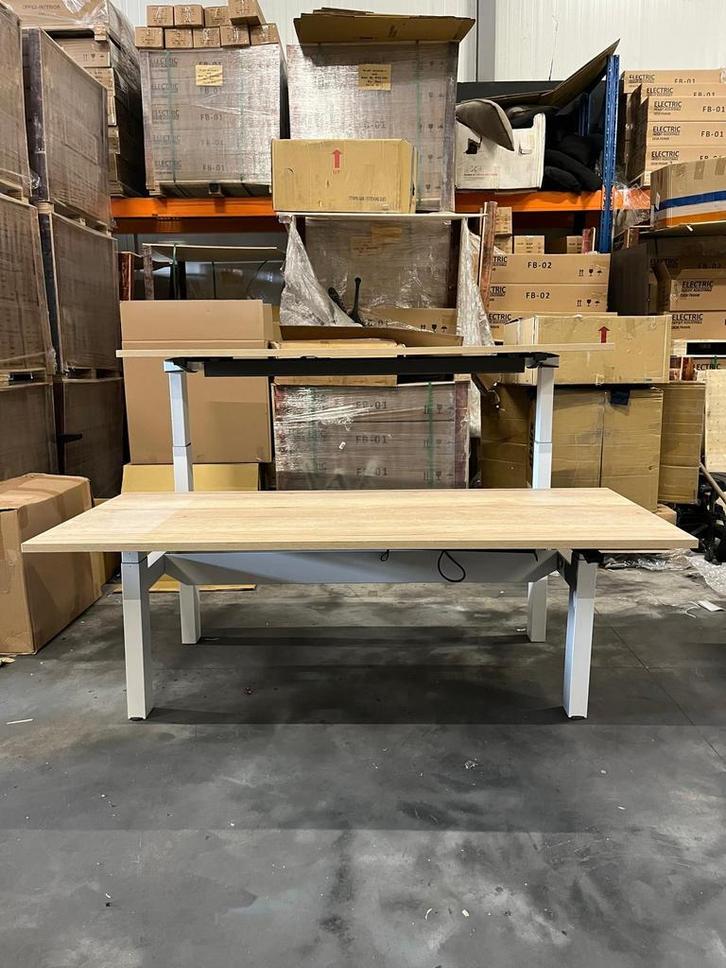 Steelcase Ology Duo Bureau - Elektrisch Verstelbaar, Huis en Inrichting, Bureaus, Stabureau, Zo goed als nieuw, Elektrisch, In hoogte verstelbaar