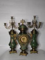 Klok en garnituur set (3) - Porselein, Messing - 1880-1920