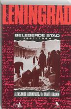 Leningrad 9789072547019 A. Adamovitsj, Boeken, Oorlog en Militair, Verzenden, Gelezen, A. Adamovitsj