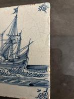 Antiek Tegel - Antiek - 1650-1700 - tegel met een VOC schip, Antiek en Kunst