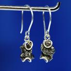 BOUCLES DOREILLES EN ARGENT MÉTÉORITE. Fait à la main.