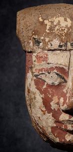 LÉgypte ancienne, Masque funéraire avec restes de