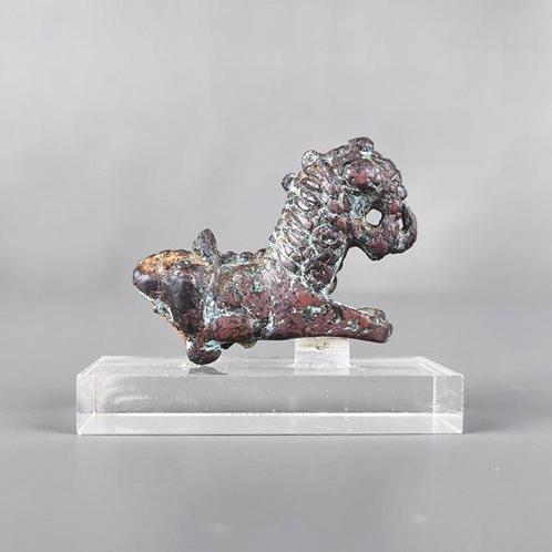 Mannéense Rijk Faience Tafelpunt beëindigd met een leeuw in, Verzamelen, Mineralen en Fossielen