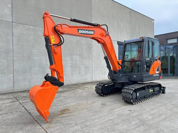 Veiling: Rupsgraafmachine Doosan DX55-9C Diesel 36.2kW 2018, Articles professionnels, Machines & Construction | Grues & Excavatrices