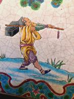 Tegel - Onderzetter PROMENEUR met Gekleurde Tas, Antiek en Kunst